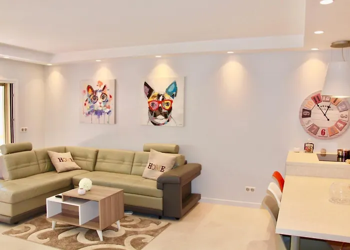 Ref 2003 - Croisette - 3 Mins From The Croissette Cannes