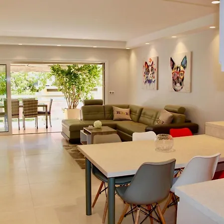 Ref 2003 - Croisette - 3 Mins From The Croissette Cannes